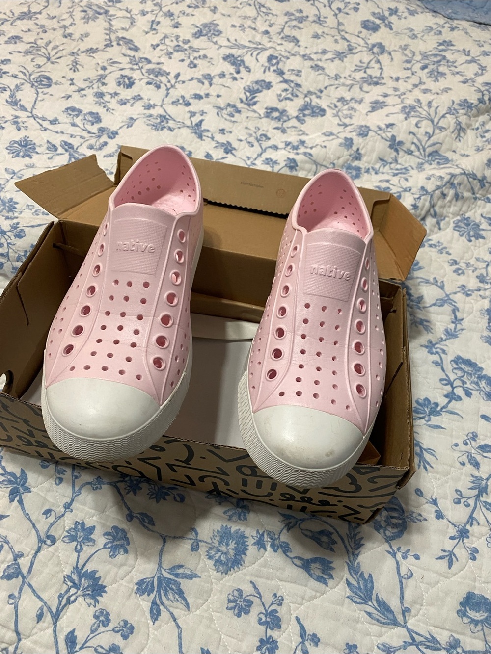 Native Jefferson Slip-On Kids style Shoes — Pink